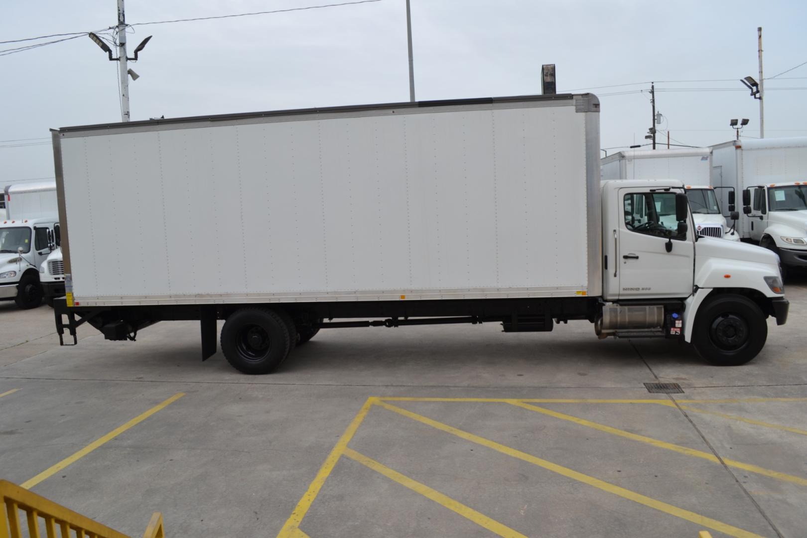 2019 WHITE /BLACK HINO 268 with an JO8E-WU 8.0L 230HP engine, ALLISON 2200RDS AUTOMATIC transmission, located at 9172 North Fwy, Houston, TX, 77037, (713) 910-6868, 29.887470, -95.411903 - Photo#3